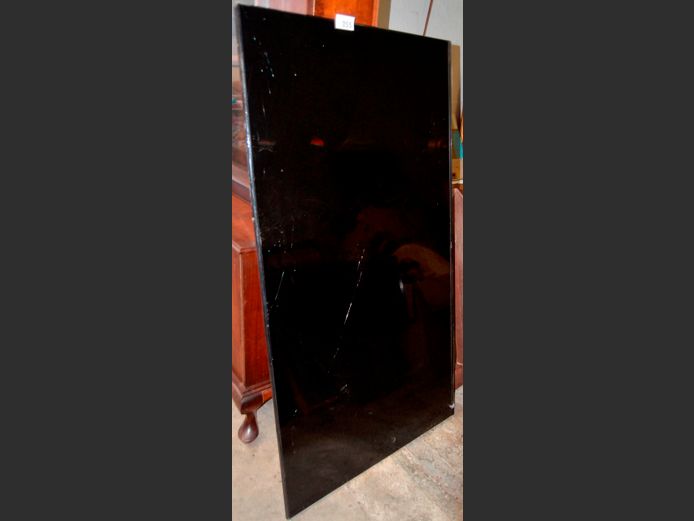 HISENSE 70" TV [Switches on, Screen cracked] ### LICENCE PLEASE ###