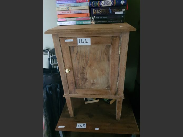 VINTAGE OAK SINGLE DOOR BEDSIDE PEDESTAL