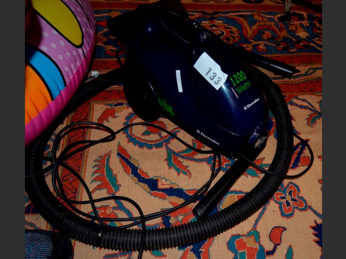 ELECTROLUX 1200W TINY MIGHT VACUUM CLEANER WITH PIPES & ATTACHMENTS [Switches on, untested further]