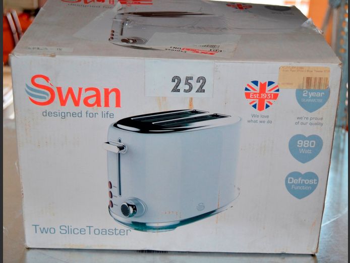 SWAN 2-SLICE TOASTER [Switches on, untested further]
