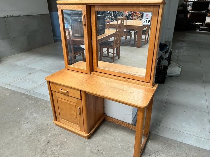 Dressing table