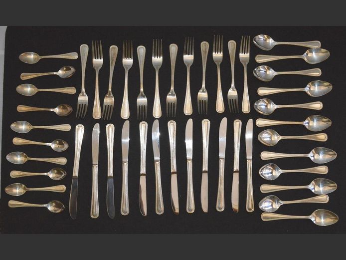 SILVER PLATE 12-PLACE SETTING CUTLERY SET: KNIVES, FORKS, SPOONS & TEASPOONS