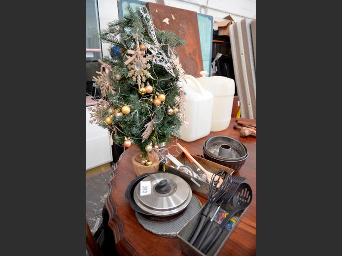 LOT: BAKING TINS, WHISKS, etc