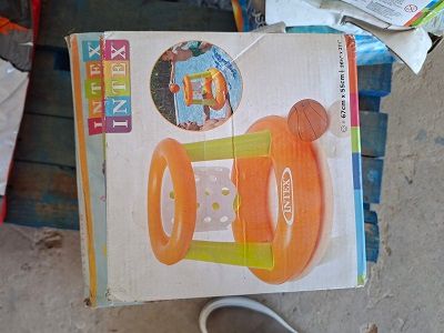 Assorted water / pool inflatables