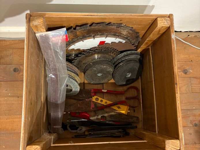 Crate of Saw Blades + Grinding Discs 