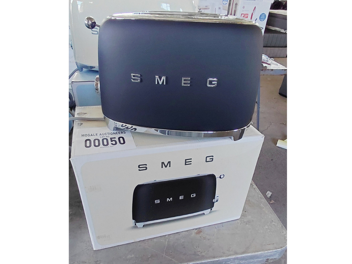 SMEG RETRO MATTE BLACK 2-SLICE TOASTER 
