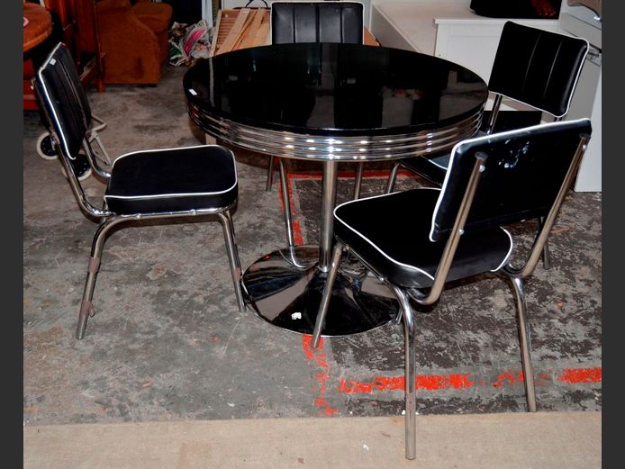 BLACK DUCO & CHROME CIRCULAR DINING TABLE WITH 4 MATCHING CHAIRS, 90cm Diameter x 75cm High