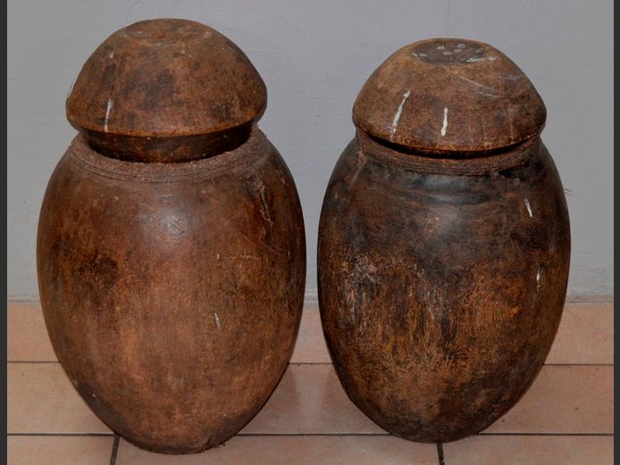 PAIR WOODEN FOOD CONTAINERS WITH LIDS