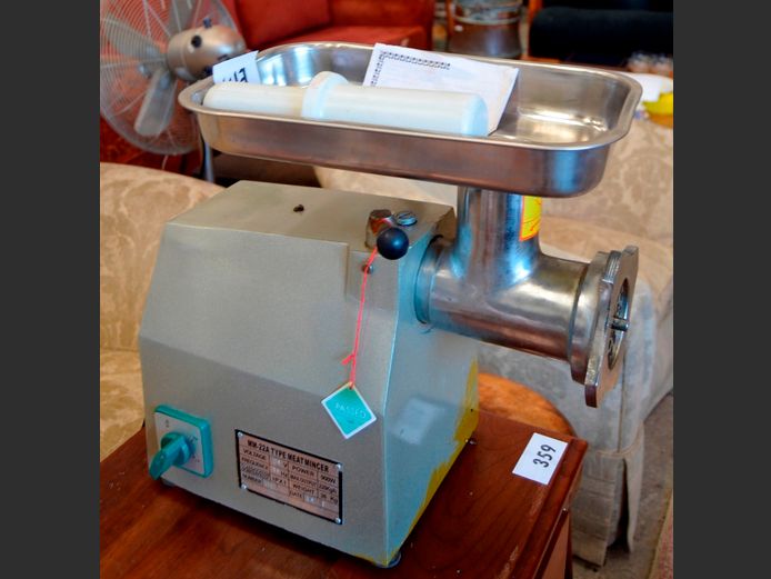 INDUSTRIAL MEAT MINCER [Switches on, untested further]