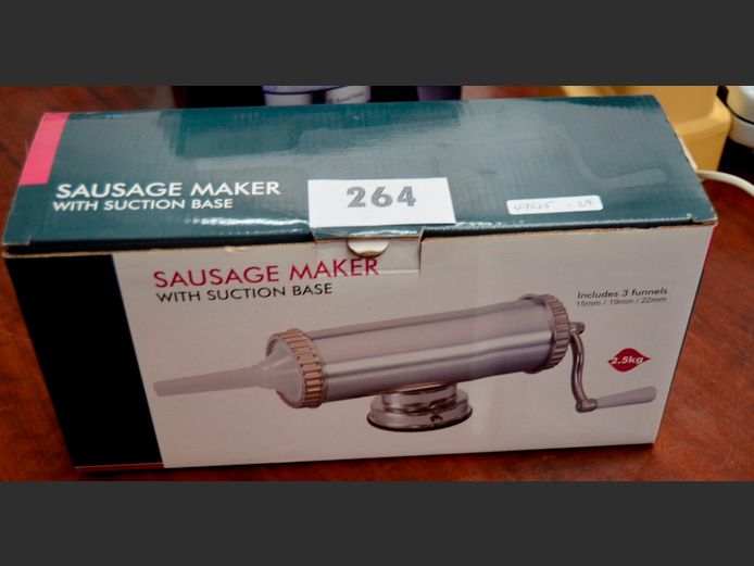 SAUSAGE MAKER WITH SUCTION BASE