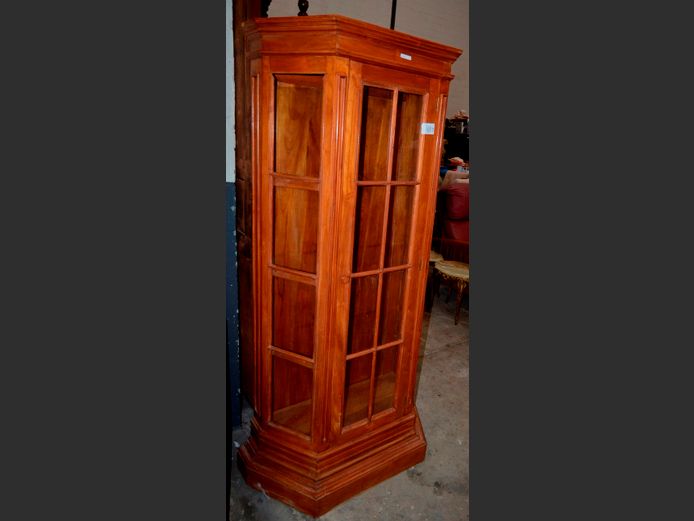 MAHOGANY SINGLE DOOR DISPLAY CABINET, 86 x 37 x 188cm [No glass shelves, side glass broken]