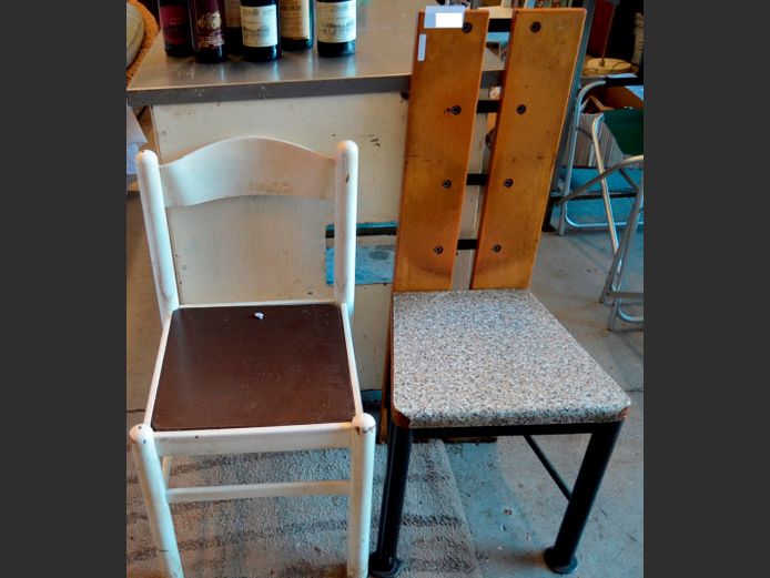 LOT: 2 x DINING CHAIRS