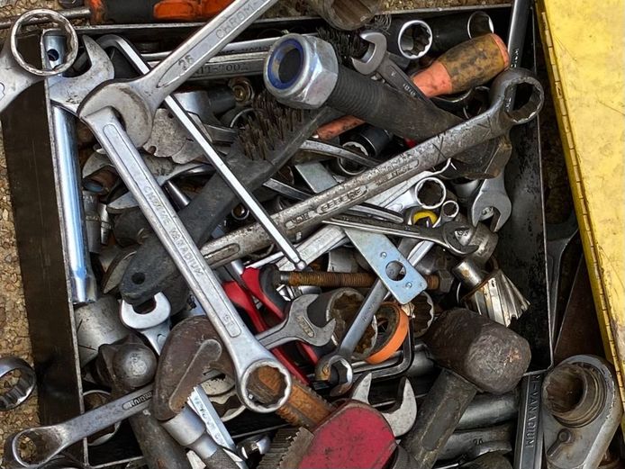 Open toolbox with tools (incomplete)