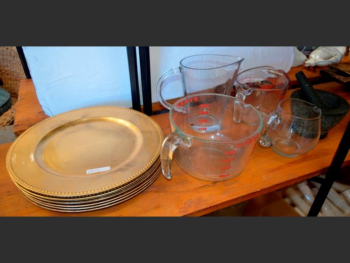 PYREX MEASURING JUGS, MORTAR & PESTLE, CHARGER PLATES, etc