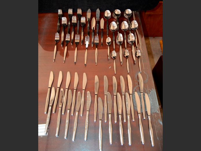 STAINLESS STEEL 121-PIECE CUTLERY SET