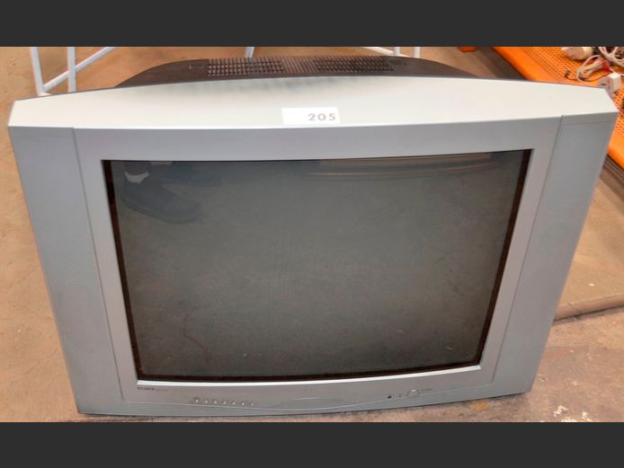 TELEFUNKEN 72cm COLOUR TV [Switches on, faulty] ### LICENCE PLEASE ###