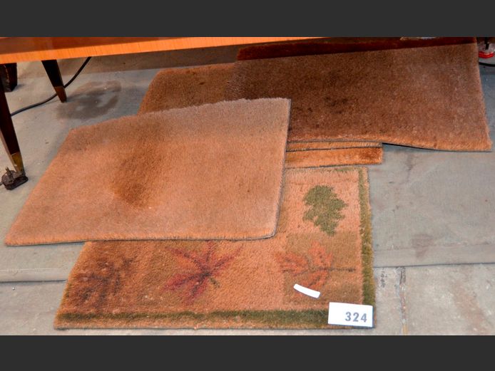 LOT: DOOR MATS