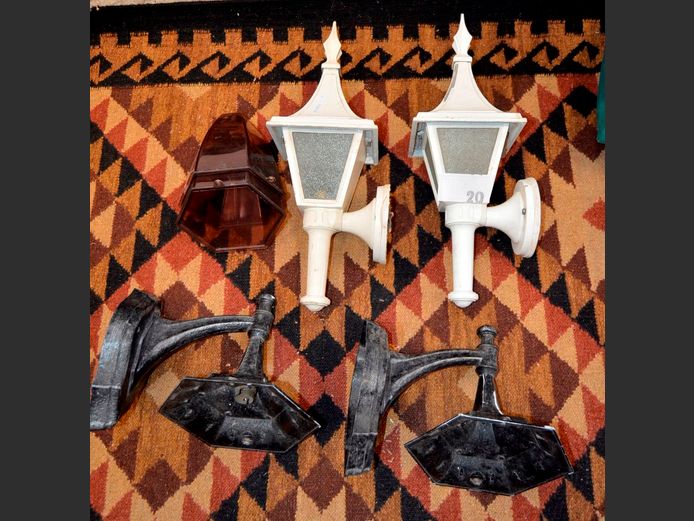 LOT: 2 x PAIRS PORCH LIGHTS