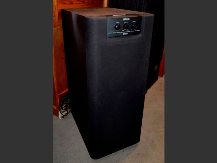 YAMAHA ACTIVE SUBWOOFER, 40 x 25 x 62cm [Switches on, untested further]