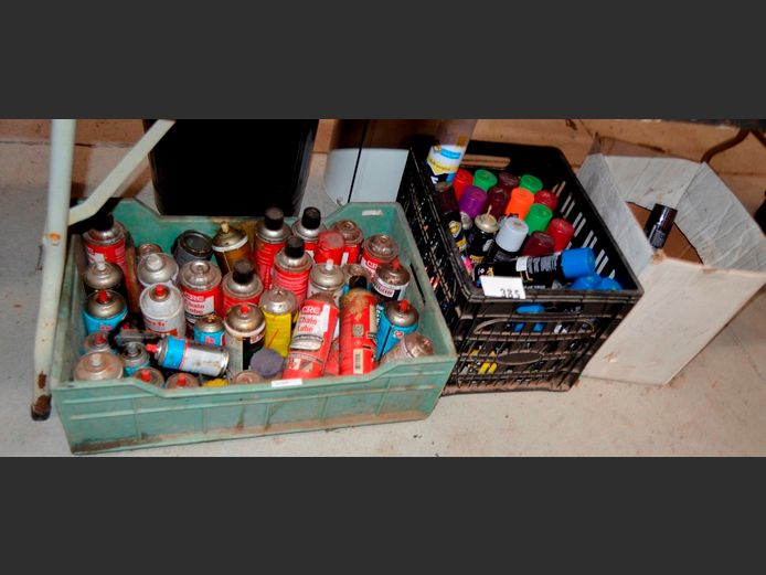 LOT; CHAIN LUBES, Q20, ENAMEL SPRAY PAINT, etc [Rusty]