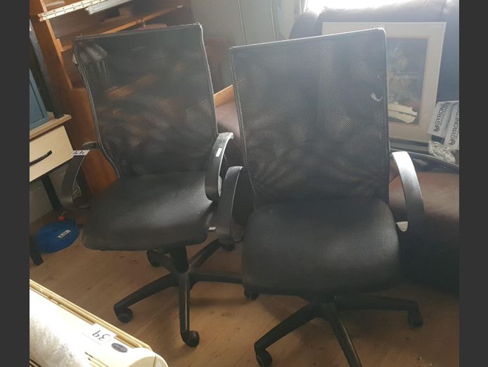 BLACK MESH BACK SWIVEL OFFICE CHAIRS