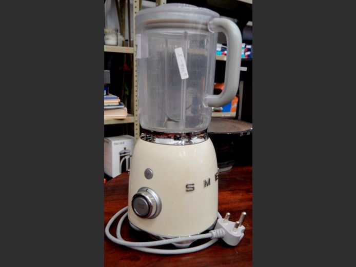 SMEG BLENDER [Switches on, Untested further]