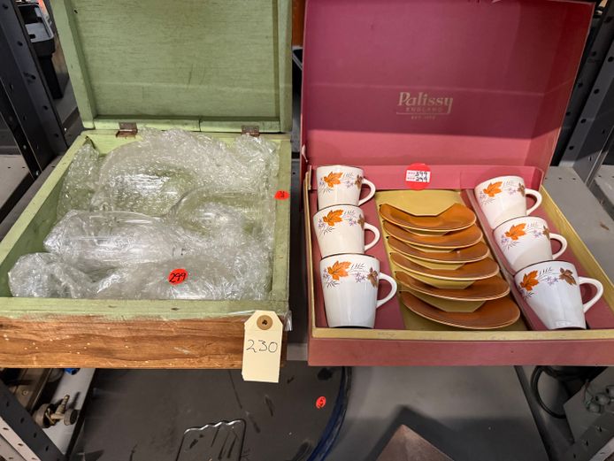 Set of English Palissy teacups and saucers and set of wine glasses in cases
