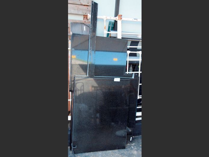 LOT: GRANITE SLABS