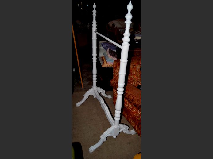 WHITE PAINTED CLOTHING RAIL, 82 x 60 x 140cm