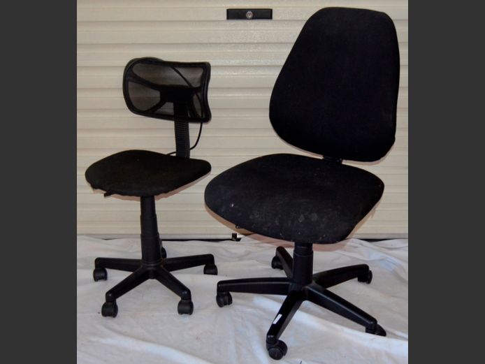 LOT: 2 x SWIVEL OFFICE CHAIRS [Need a clean]
