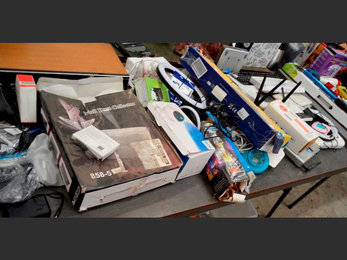 SOLAR WALL LIGHT, WIRELESS MICROPHONE, KEYBOARD, etc [Untested]