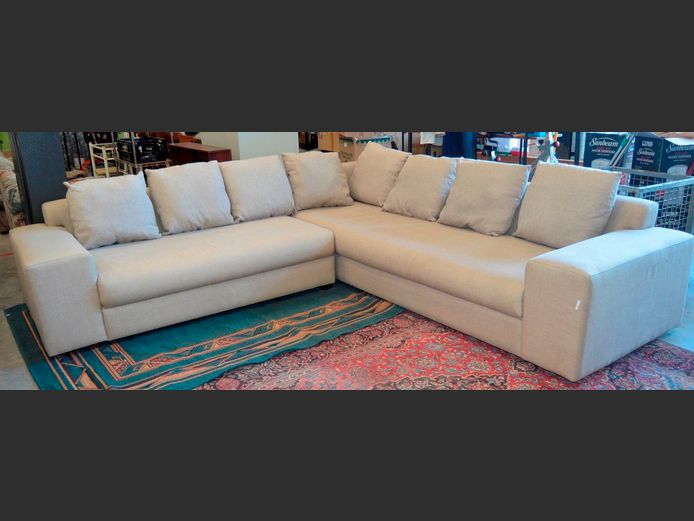 BEIGE UPHOLSTERED L-SHAPED LOUNGE SUITE, 290 x 290cm [#: 423305283]