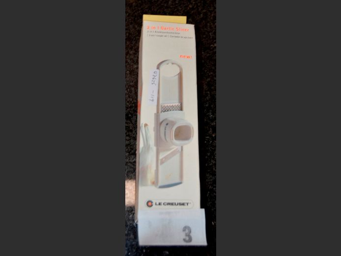 LE CREUSET 2-IN-1 GARLIC SLICER