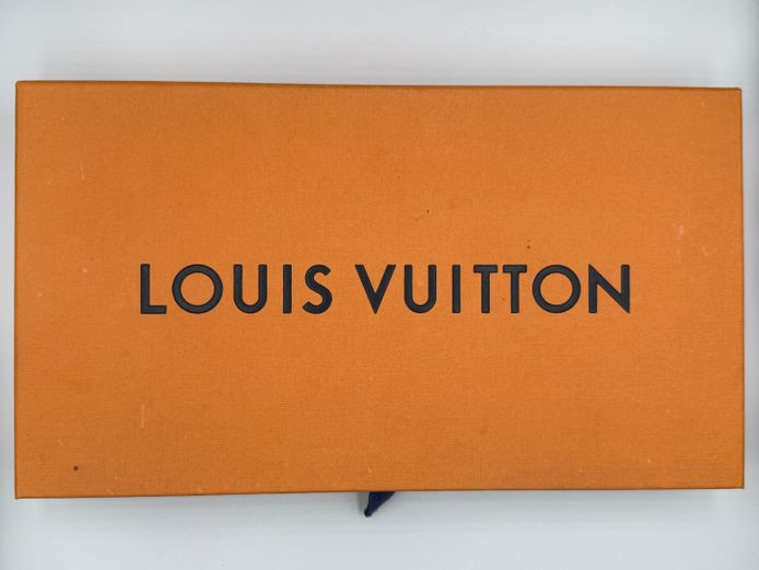Louis Vuitton - City Guide Prague Book - Original packaging and original box