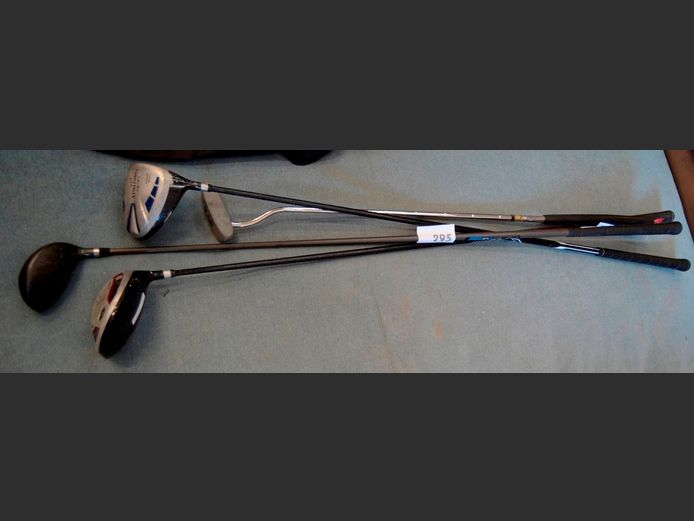 LOT: 4 x GOLF CLUBS