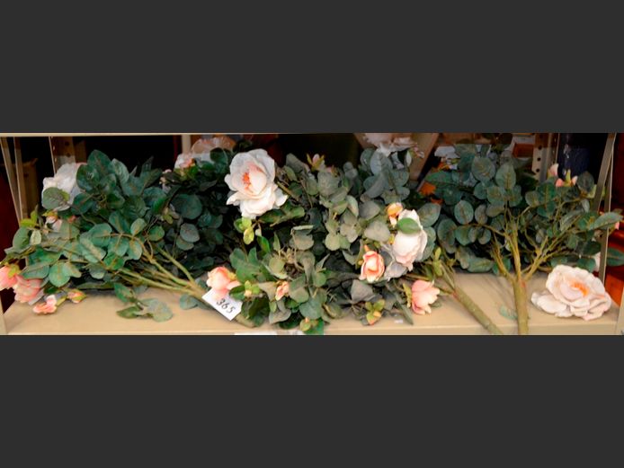 LOT: EVERLASTING ROSES
