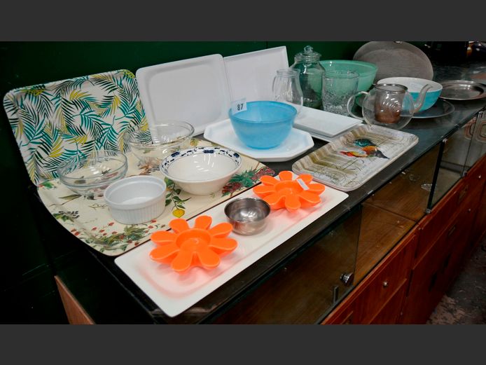 GLASS MIXING BOWL, GLASS ICE BUCKET, TRAYS, etc