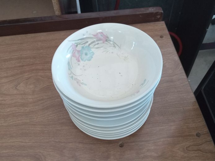 Assorted dinner set and bowls