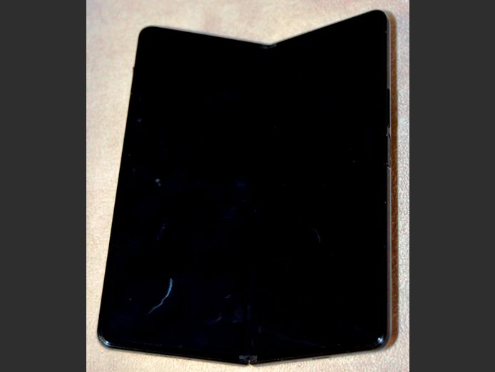 SAMSUNG Z-FOLD [Untested, no charger, damaged]