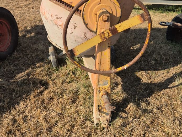 TRIPLETS CEMENT MIXER
