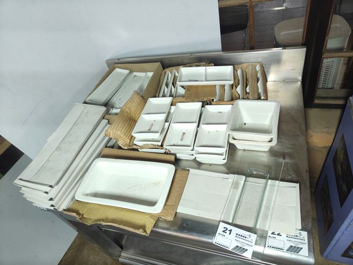 LOT VARIOUS SAUCE PANS