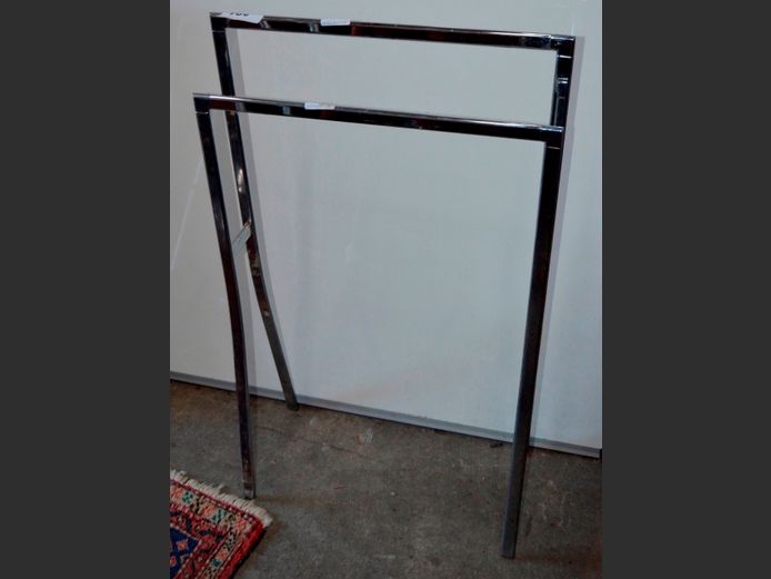 CHROME 2-TIER TOWEL STAND