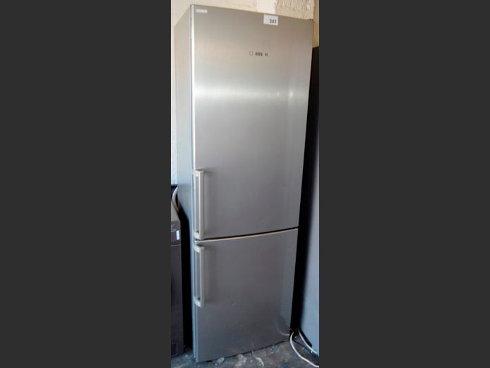 BOSCH METALLIC FINISH FRIDGE FREEZER [Getting cold, when tested] [#: 401836126]