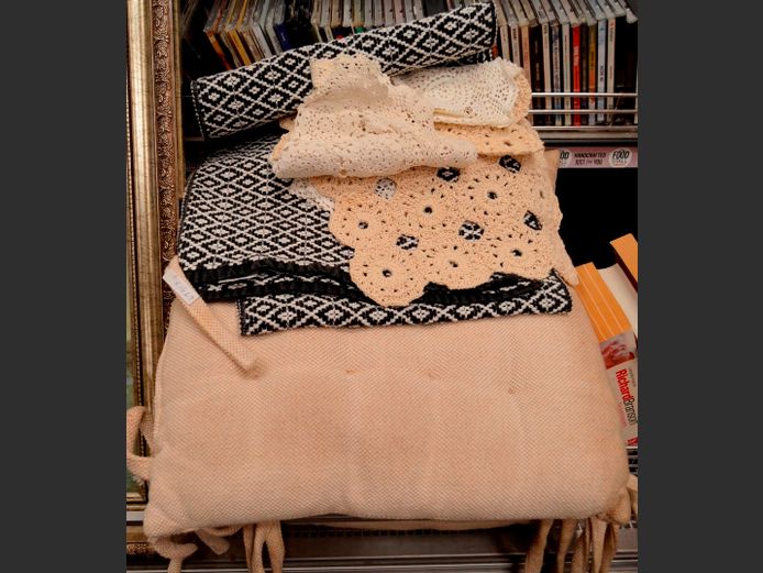 LOT: PATIO CHAIR CUSHIONS