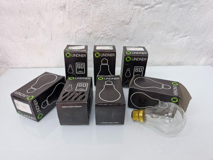 Lot of 7 Clip-In 60W Light Bulbs (Tested and Working)