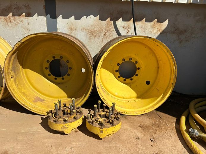 John Deer 7800 rims 2x 20Duim met Hubs