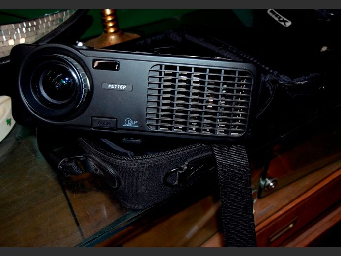 ACER PD116P PROJECTOR IN BAG [Switches on]