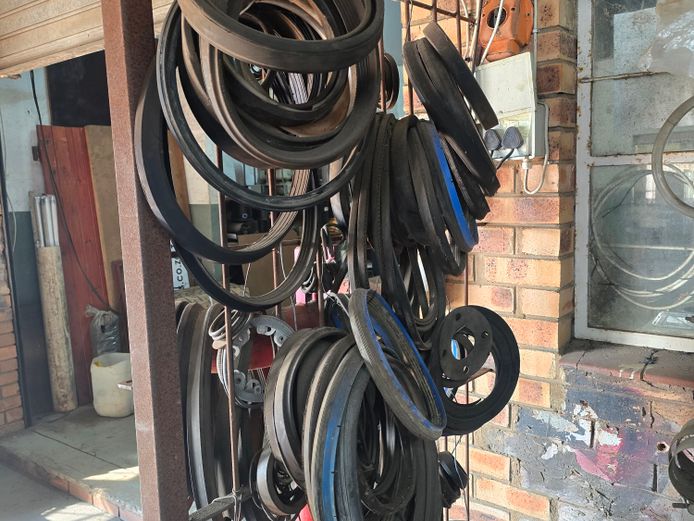 ASSORTED PIPES, FITTINGS, VALVES, GASKETS, FLANGES, ETC (AS PER INVENTORY)