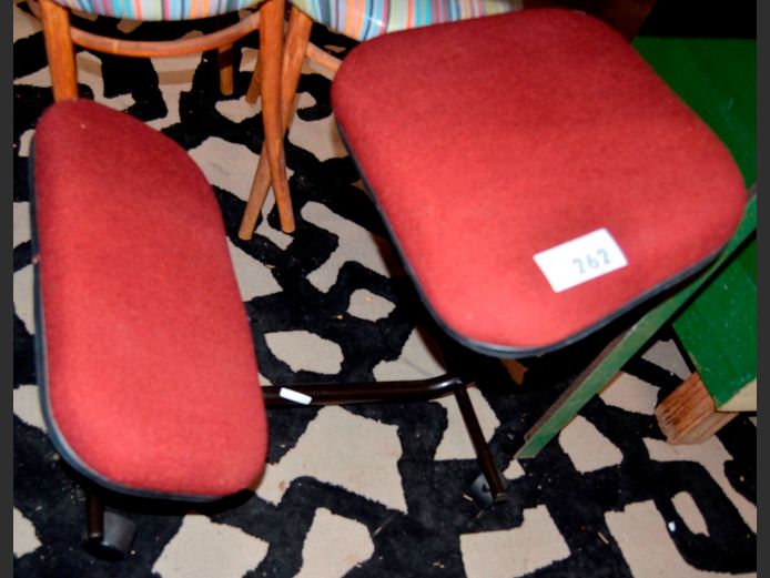 BURGUNDY POSTURE CHAIR