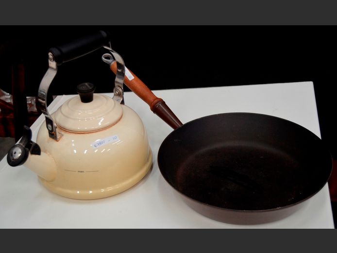 LE CREUSET: NON-STICK FRYING PAN, 28.5cm Diameter & STOVE TOP KETTLE [Hole to base of kettle]